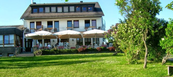 Blücher goes BonApart – Das Landgasthaus Blücher am Rhein-Burgen-Weg erstrahlt in neuem Glanz